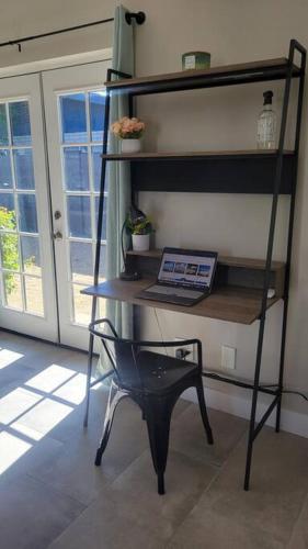 Msg for 5 off KingBed PoolYard GuesthouseGlendale — Glendale — photo 4