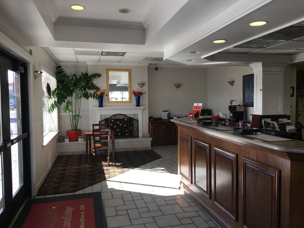 Econo Lodge Inn and Suites Central in Medford, United States