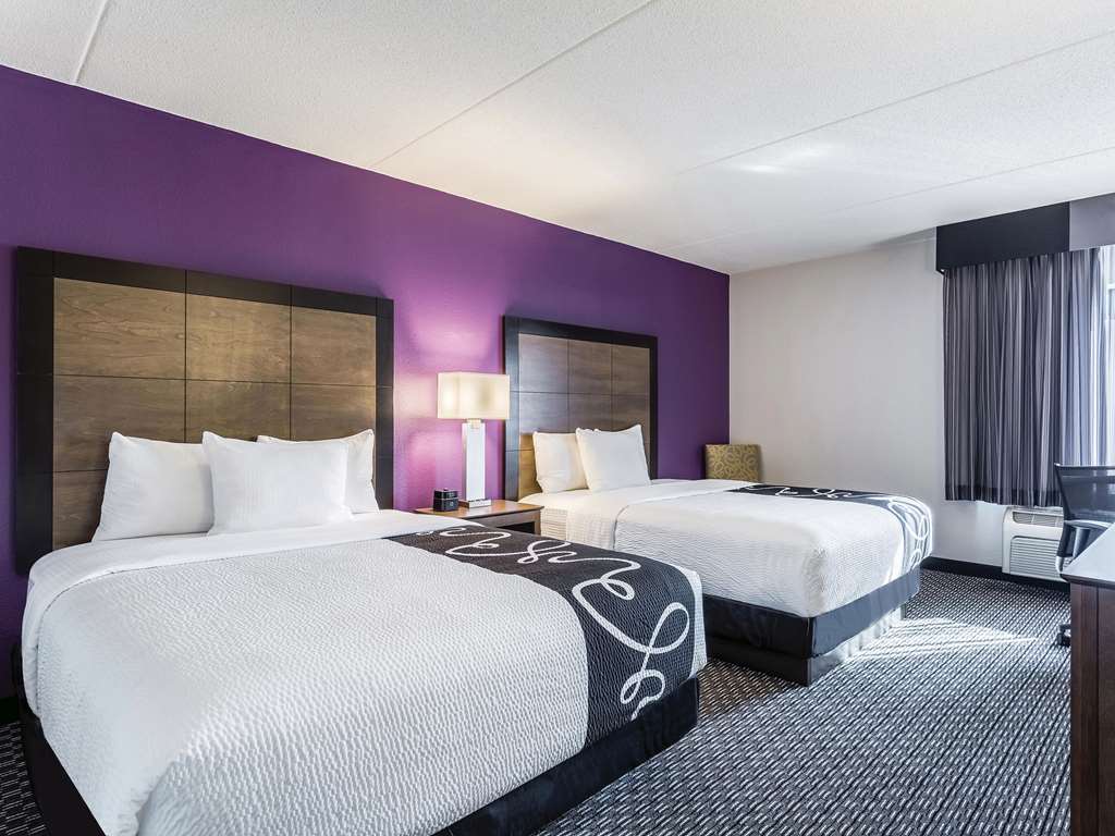 La Quinta Inn & Suites by Wyndham Columbia Fort Meade - photo 23