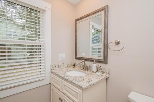 Bill's Place by Oak Island Accommodations - photo 3