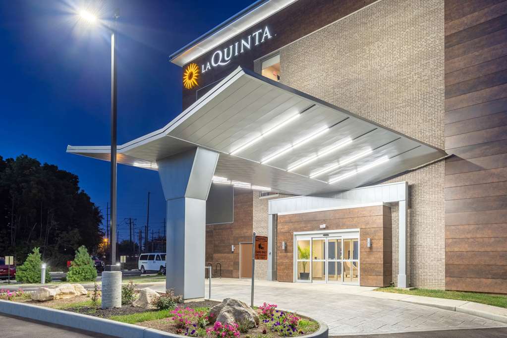 La Quinta Inn & Suites by Wyndham Bloomington - photo 9