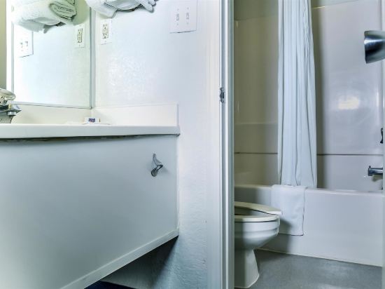Motel 6 Topeka West - photo 20