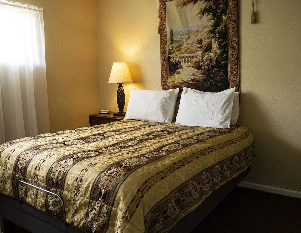 Tuscany Manor Resort - photo 9