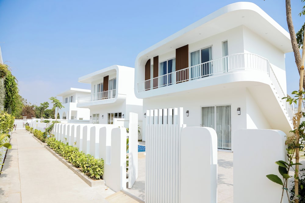 De KT Villa Kampot — 4-Star Luxury Hotel in Kampot, Cambodia