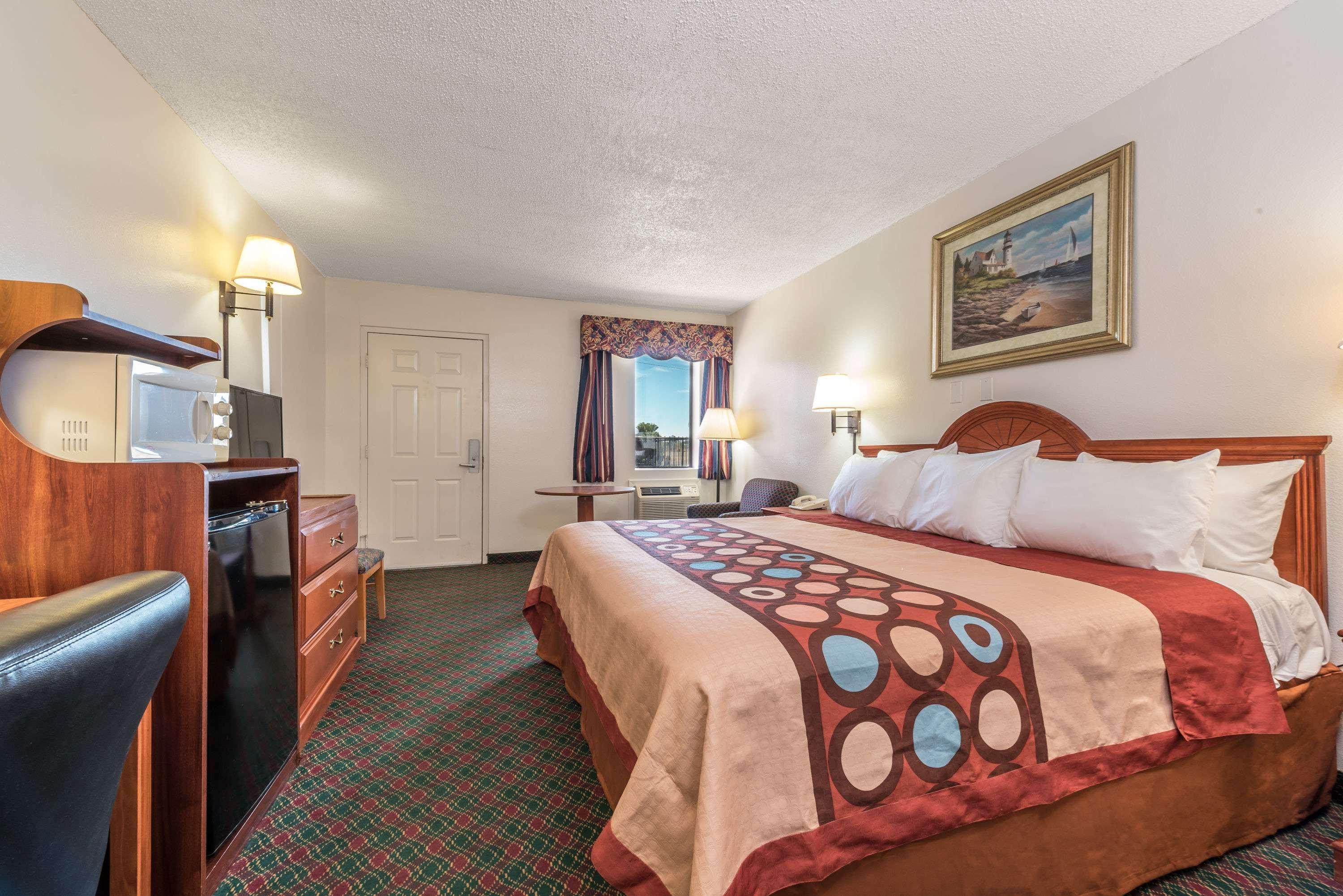 Super 8 by Wyndham Eastland - photo 4