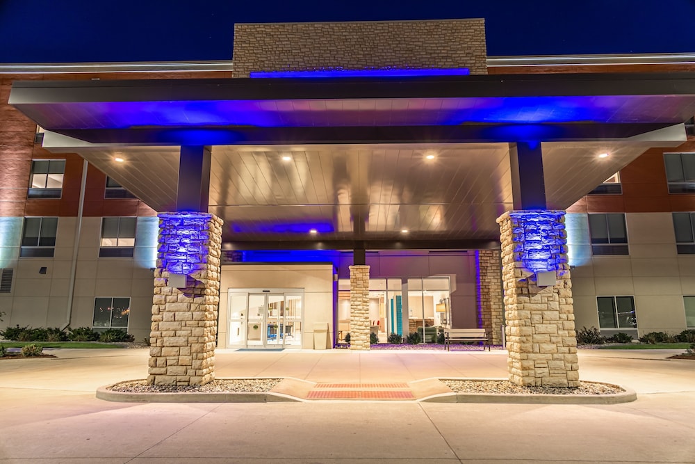 Holiday Inn Express & Suites Rantoul by IHG - photo 46