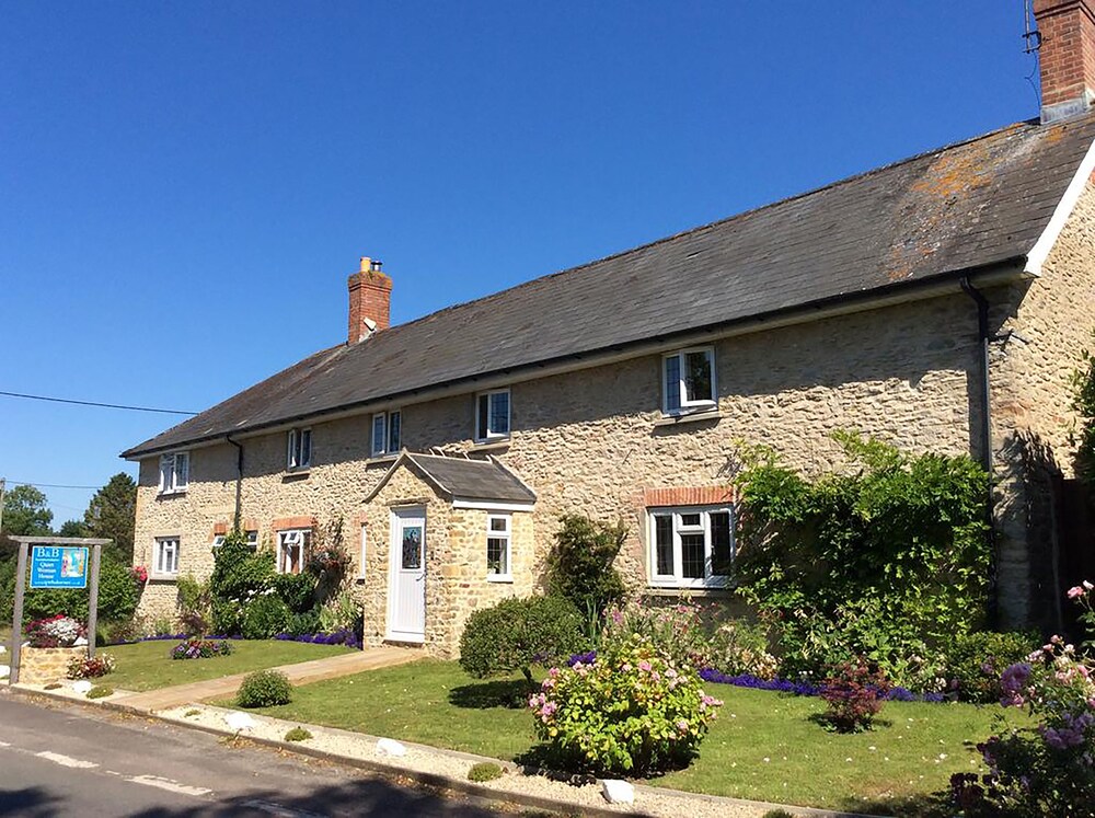 Quiet Woman House — 4-Star Luxury Hotel in Yeovil, United Kingdom