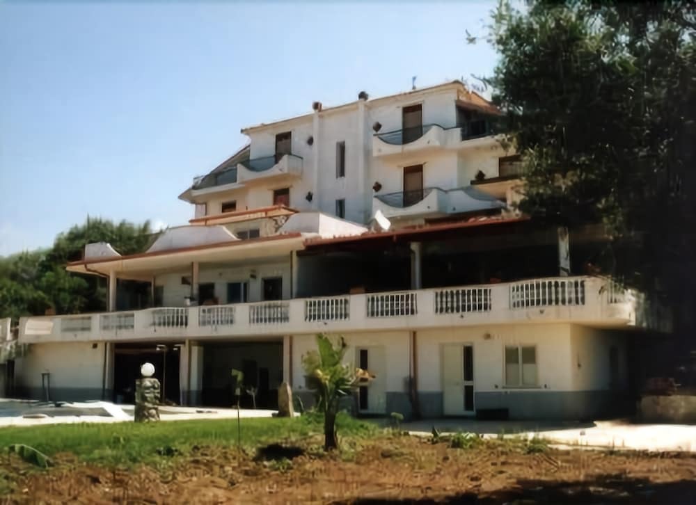 Hotel Royal - carbon neutral hotel in Joppolo