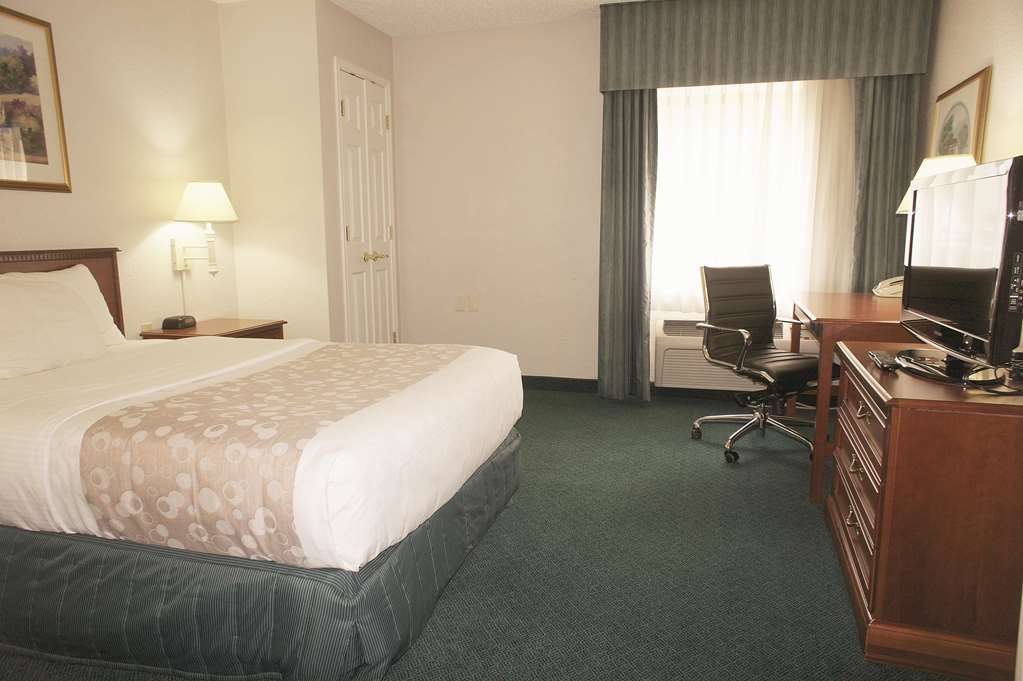 La Quinta Inn by Wyndham Detroit Canton - photo 9