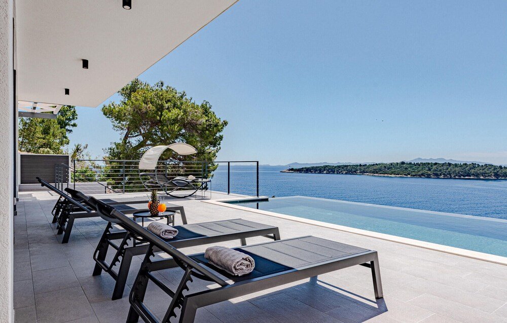 Cozy Home In Blato With House Sea View — 5-Star Luxury Hotel in Blato, Croatia