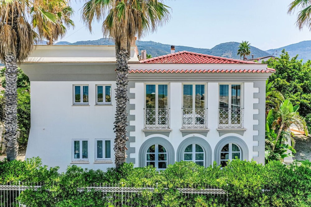 Villa Mancuso de Gaetani & SPA — 4-Star Luxury Hotel in Capo D'orlando, Italy