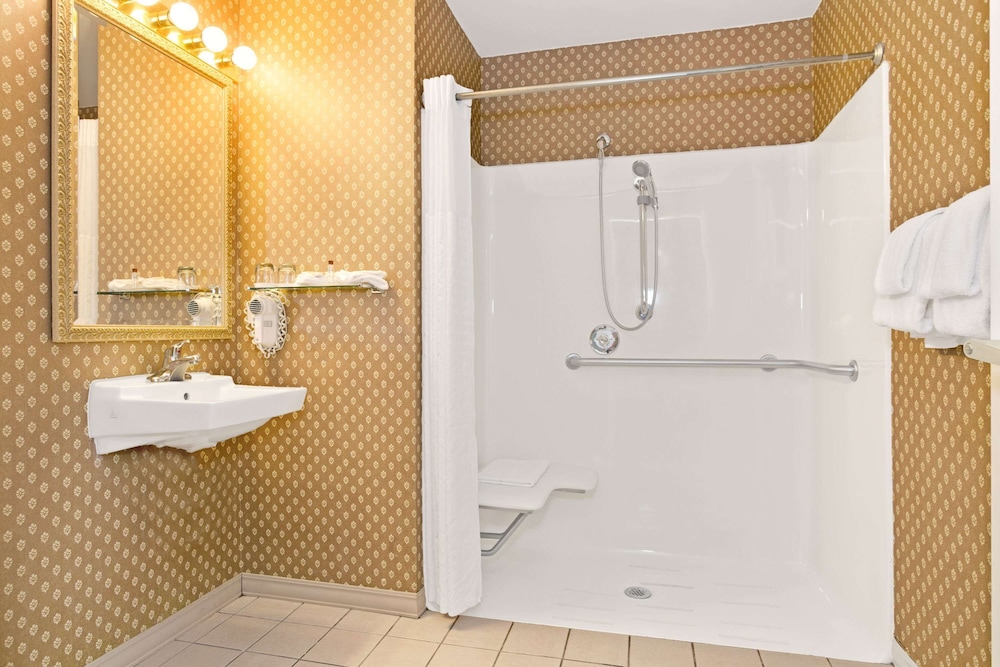Hawthorn Extended Stay by Wyndham Cincinnati Sharonville - photo 10