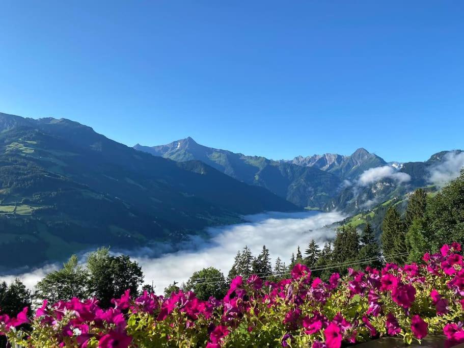 Ferienhaus Zillertal Panorama Blick Balkon Sauna — 4-Star Luxury Hotel in Zellberg, Austria