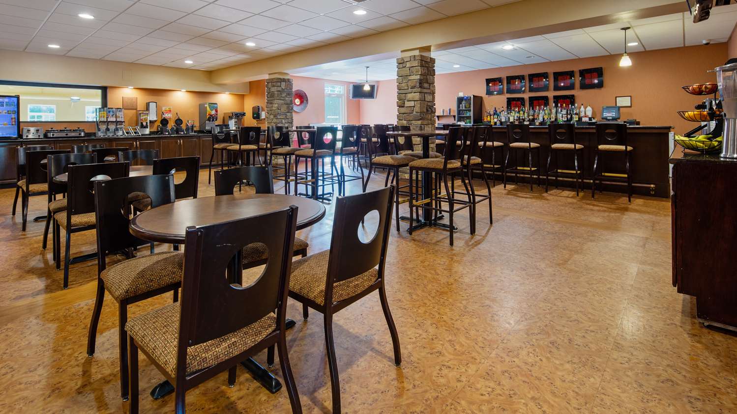 Crandon Inn and Suites - photo 15