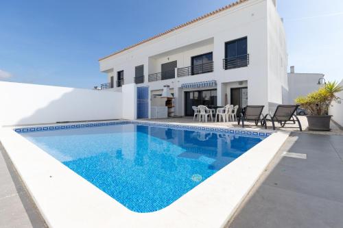 Villa Buganvilia By Algarvemanta — 4-Star Luxury Hotel in Vila Nova De Cacela, Portugal