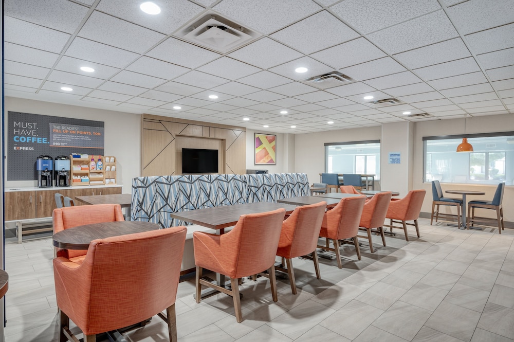 Holiday Inn Express & Suites Gahanna Columbus Airport by IHG - photo 31