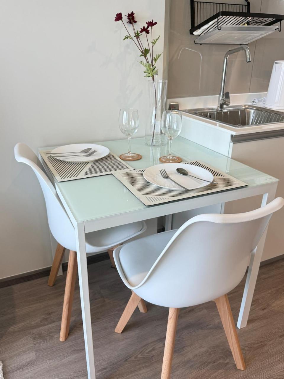 New 1 Bedroom Condo for Rent 0 Meters From Bts Wutthakat