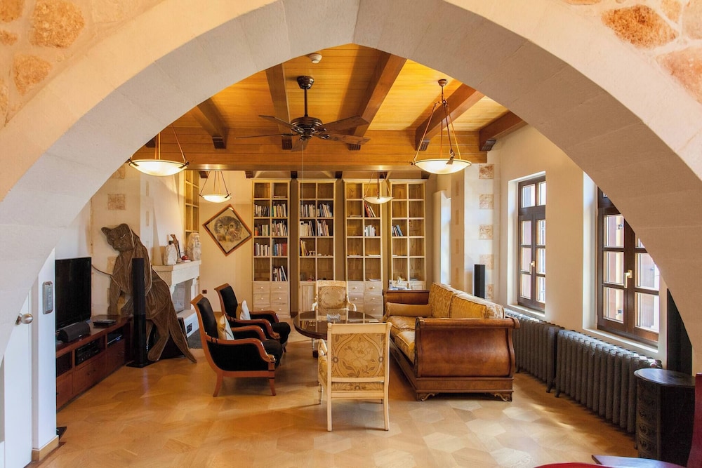 Luxurious Venetian 3 FLOOR HOUSE in the old port — 4-Star Luxury Hotel in Chania, Greece