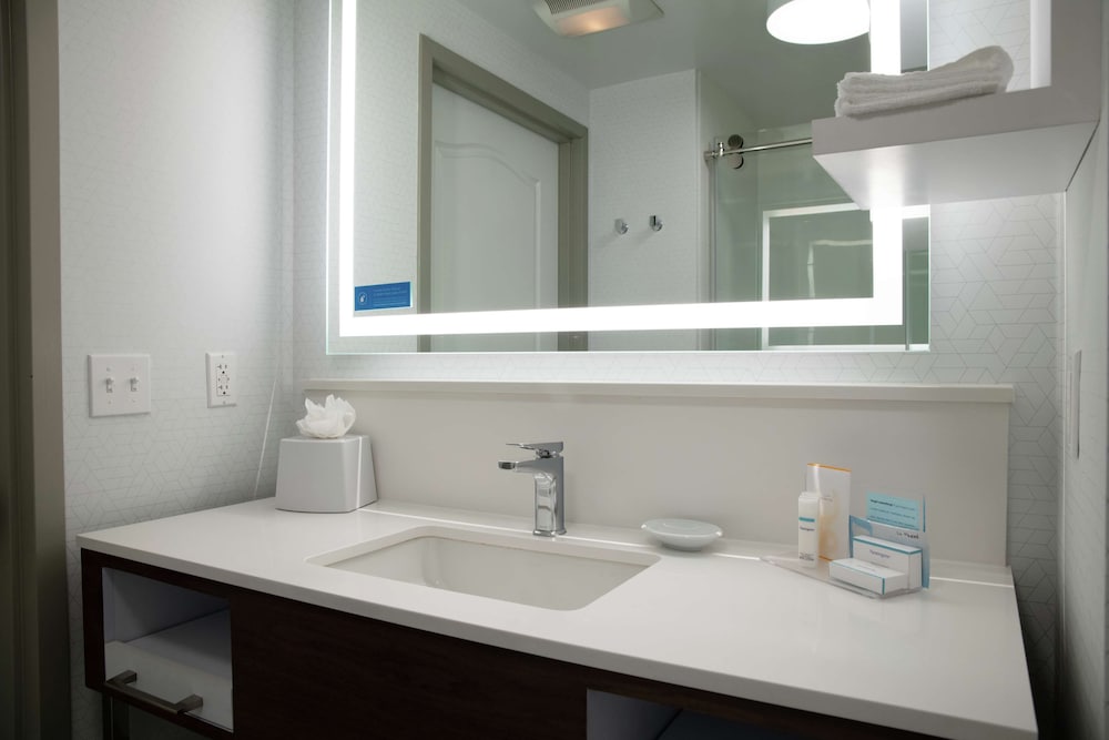 Hampton Inn & Suites Los Angeles Sherman Oaks - photo 38