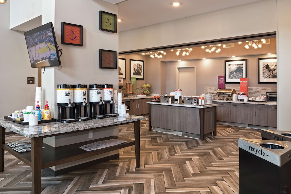 Hampton Inn & Suites Minneapolis University Area - photo 21