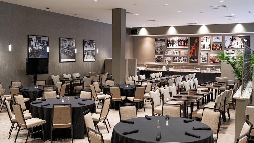 Holiday Inn and Suites Philadelphia W Drexel Hill - photo 68