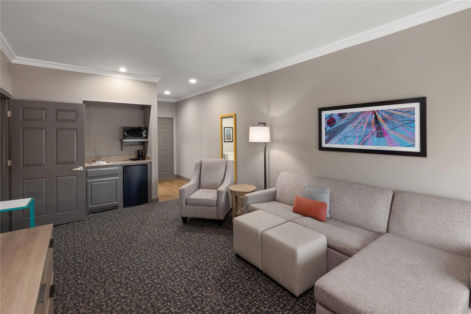 La Quinta Inn & Suites by Wyndham Oklahoma City Moore - photo 39