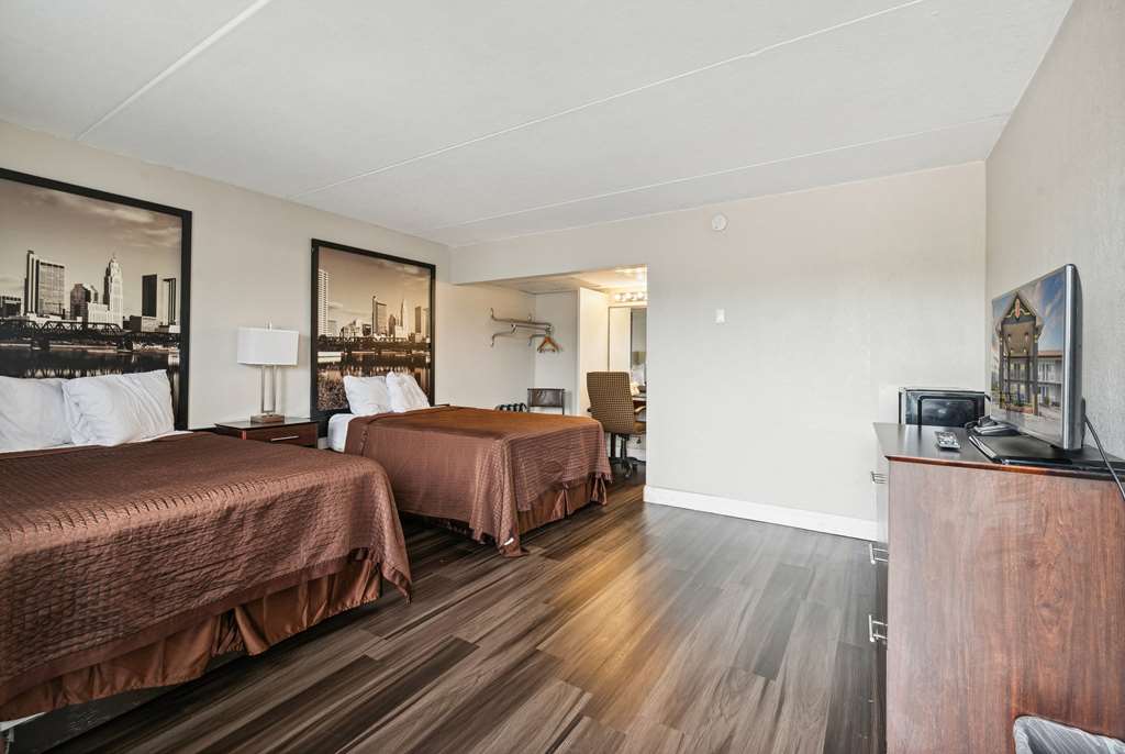 Super 8 by Wyndham Millbury Toledo - photo 18