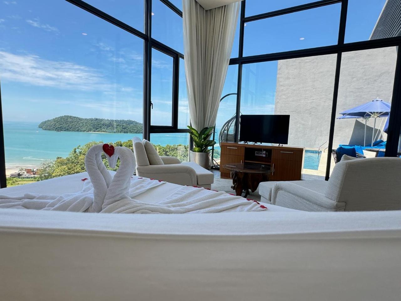 Lavanya Sea View Penthouse with Sky Pool — 4-Star Luxury Hotel in Kuah, Malaysia