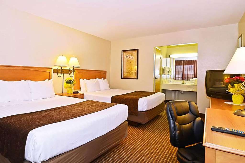 Days Inn Birch Run - photo 8