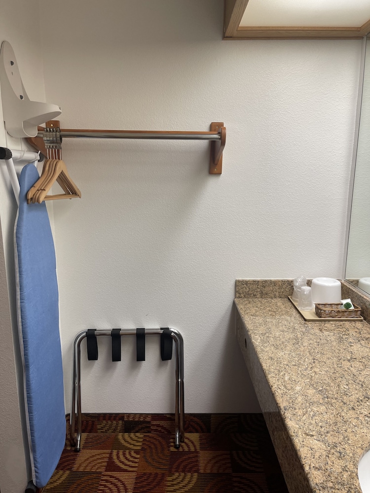 Chino Motel - photo 12