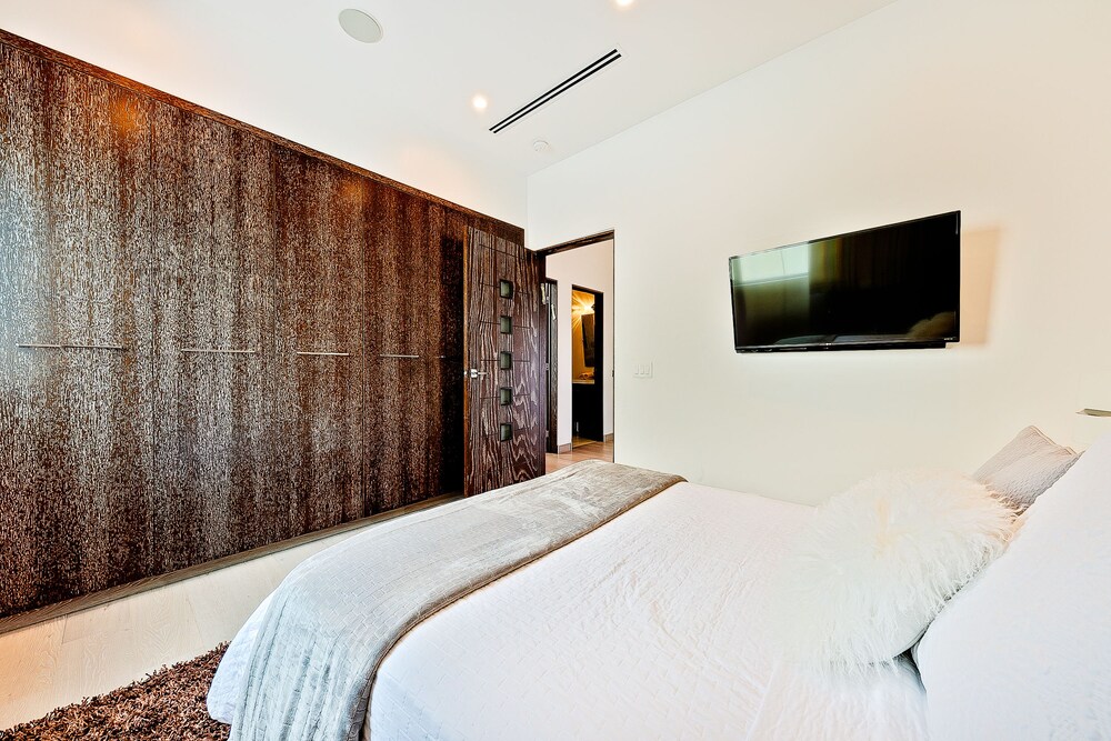 Hollywood Estate With Stunning Views - photo 9