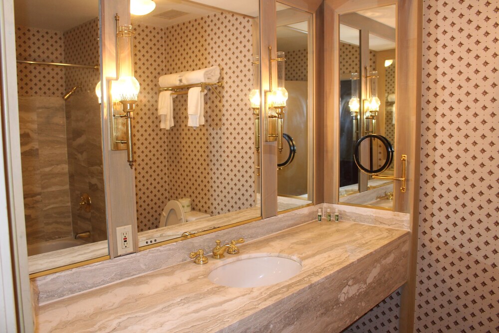 Roberts Riverwalk Urban Resort Hotel - photo 44