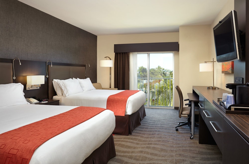 Holiday Inn Express Hotel Naples Downtown 5th Avenue - photo 11