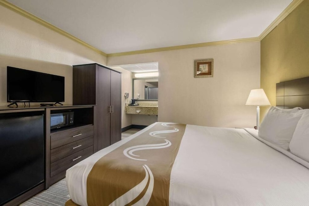 Hibiscus Inn & Suites - photo 20
