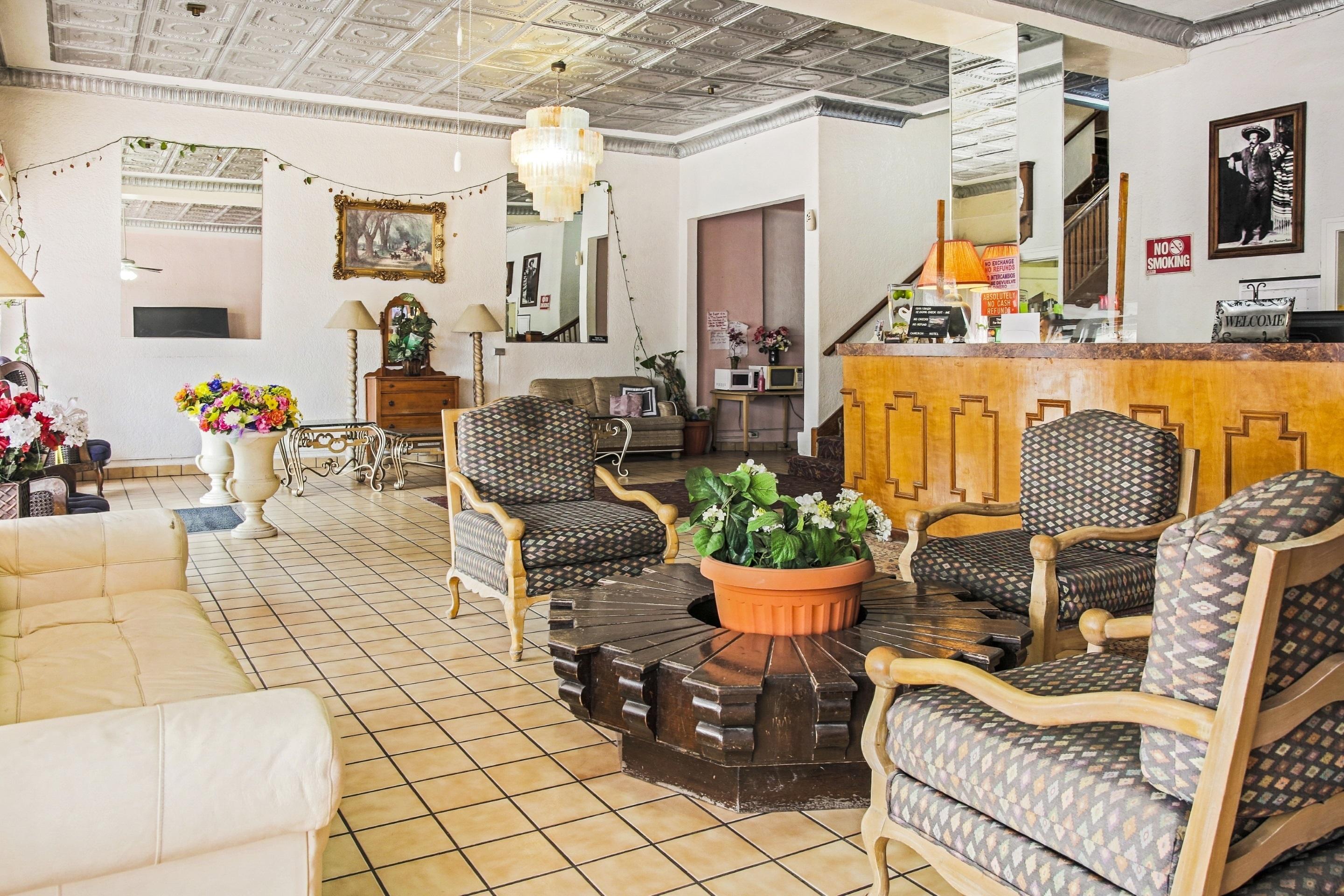 OYO Historic Cameron Hotel Brownsville I 69E - photo 5