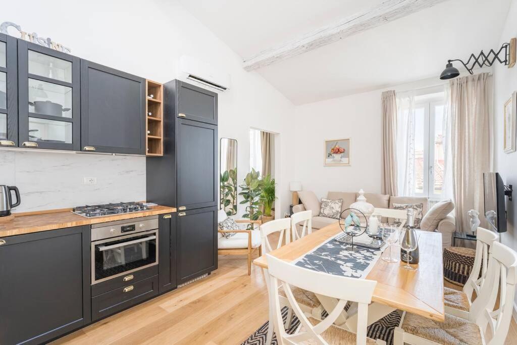 Art Apartment SMN — 4-Star Luxury Hotel in Florence, Italy