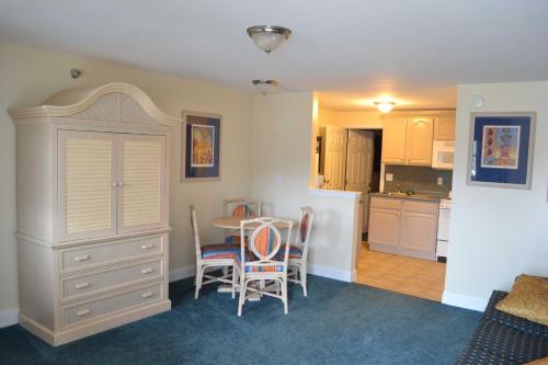 Seafarer Condominium Resort - photo 2