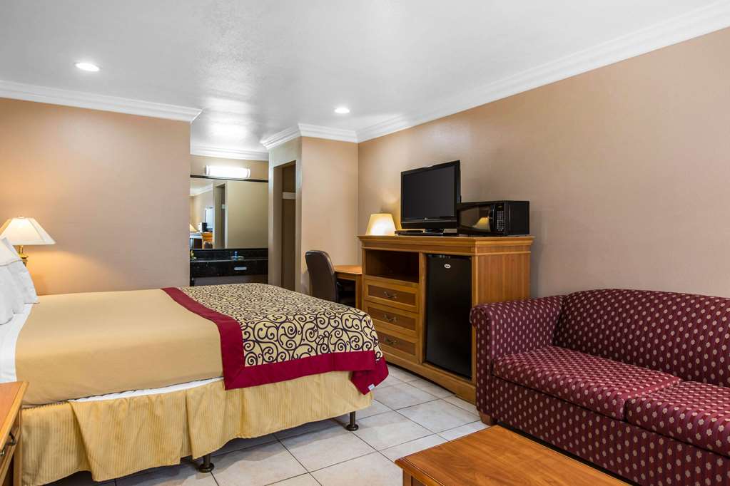 Rodeway Inn Cypress Buena Park - photo 22
