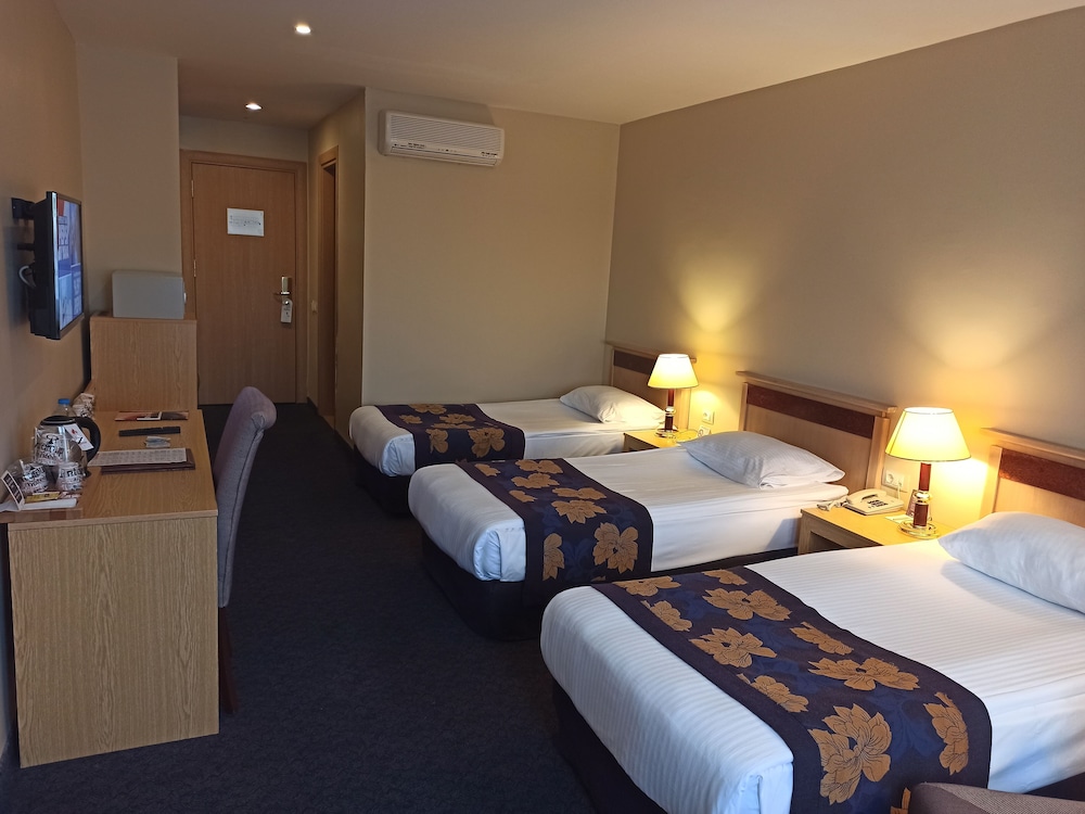 Perissia Hotel & Convention Center — Uerguep — photo 3