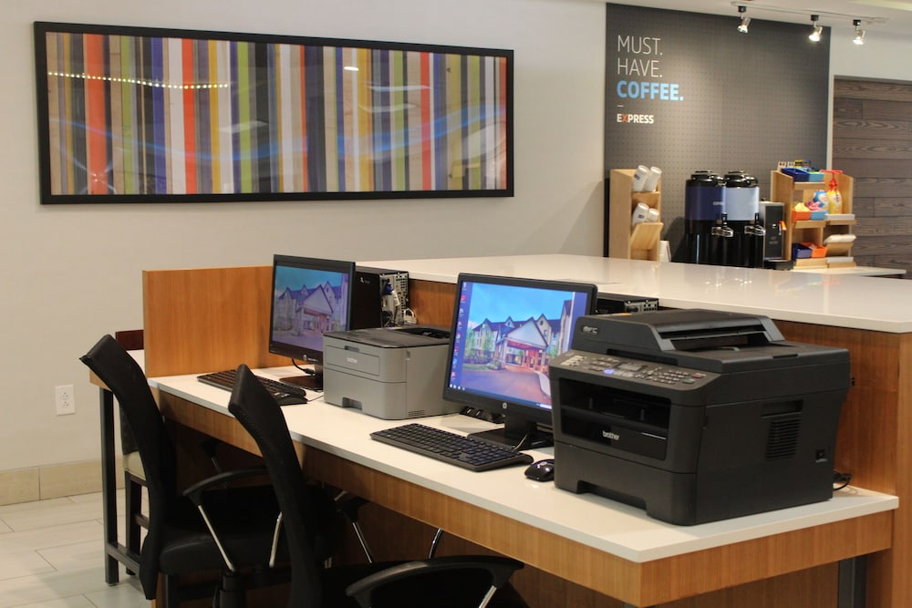 Holiday Inn Express & Suites Bradley Airport by IHG - photo 11