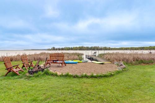 Away at Moose Bay Breezy Point Gem with Game Room — hotel in Breezy Point