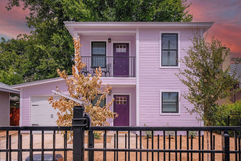 Stylish Stay With Unforgettable Downtown Views