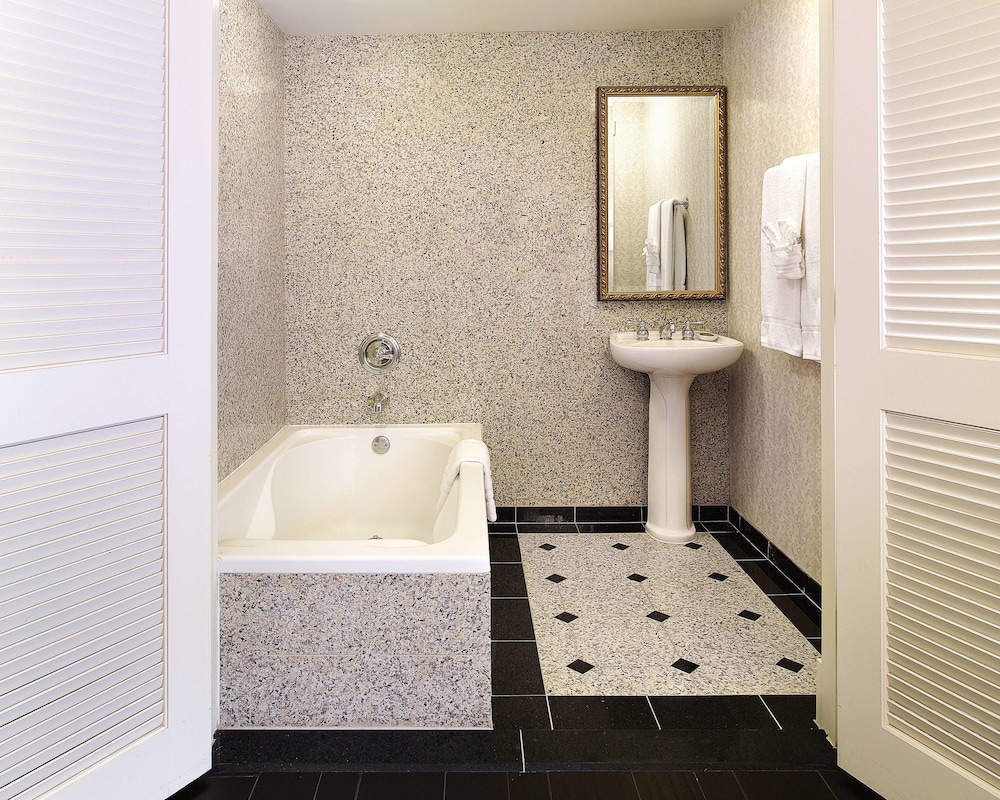The Whitehall Houston - photo 28