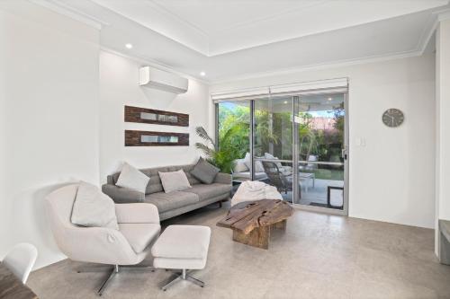 Ocean Cove Chalet — 4-Star Luxury Hotel in Quindalup, Australia