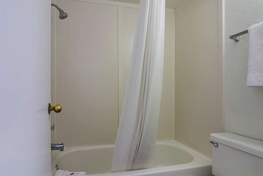 Motel 6 Barstow CA - photo 21