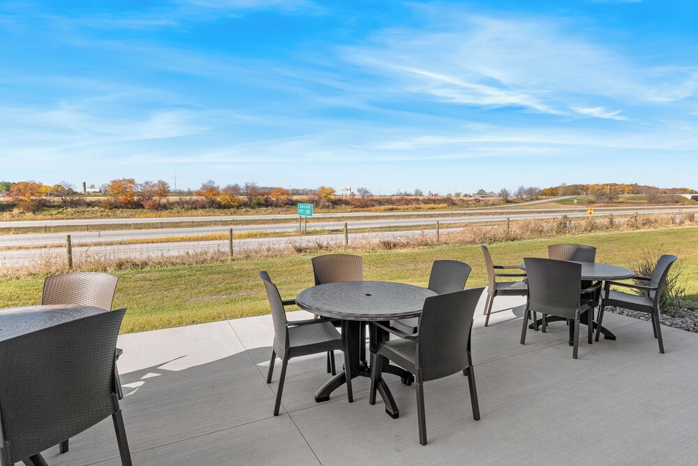 Cobblestone Hotel & Suites Denmark Green Bay - photo 41