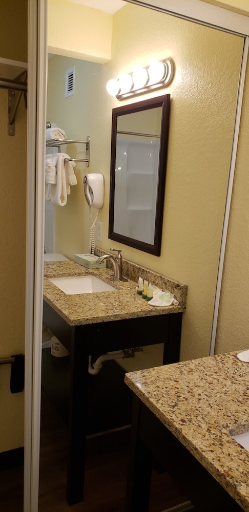 Clearwater Beach Hotel - photo 13