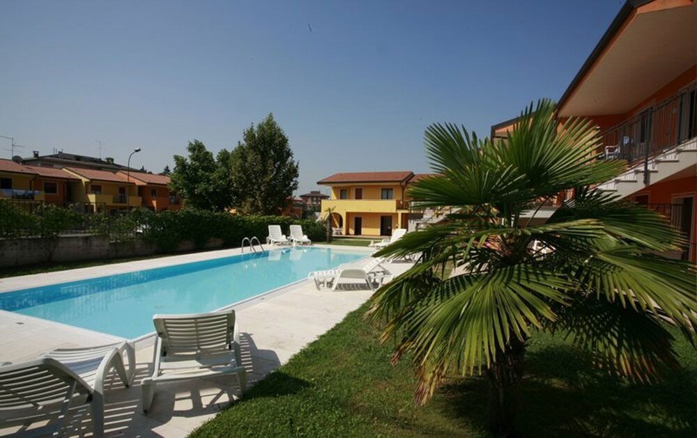 Residence La Meridiana Apartment 04 — 4-Star Luxury Hotel in Peschiera Del Garda, Italy