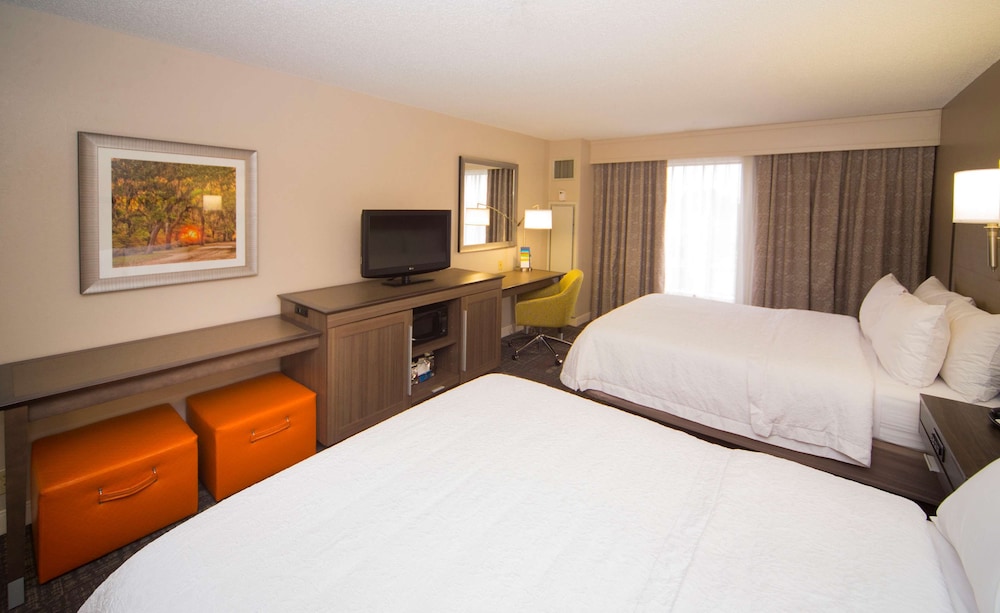 Hampton Inn & Suites Valdosta Conference Center - photo 33
