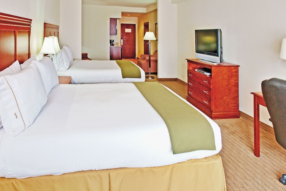 Holiday Inn Express Hotel & Suites Dyersburg by IHG - photo 8